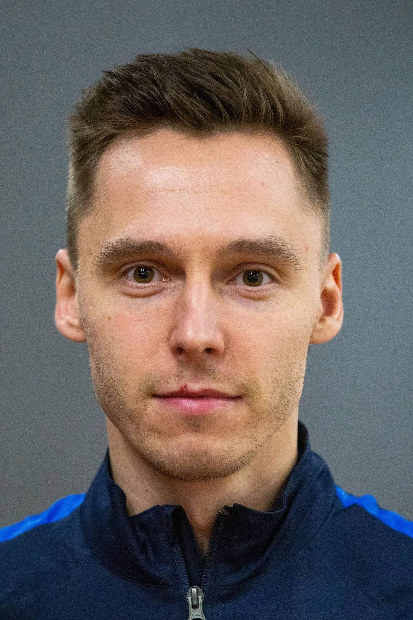 Nimi:  Siim Luts
Vanus: 30
Mängupositsioon: ääreründaja
Eelnev koduklubi: FK Teplice (Tšehhi)