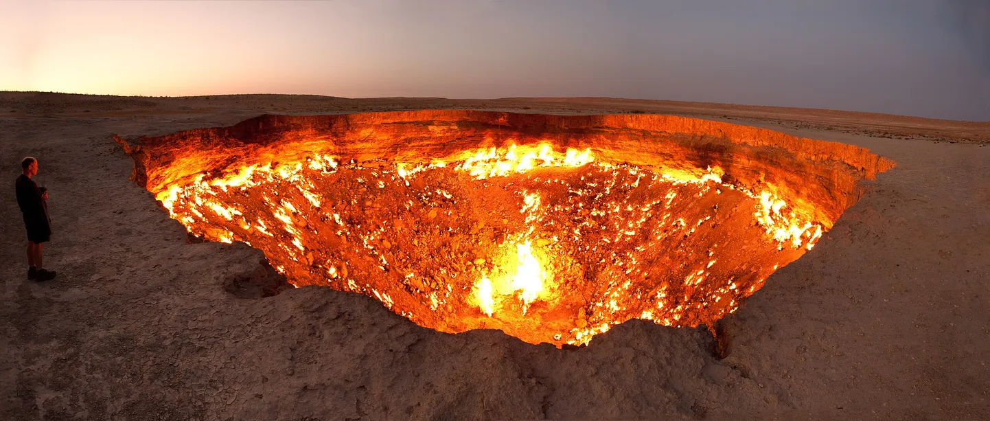 Darvaza gaasikraater ehk Põrguvärav on looduslik põlev gaasiväli Turkmenistani Derweze küla lähistel Karakumi kõrbes. See tekkinud kraater on umbes kahe korvpalliväljaku suurune ja selle laius on umbes 70 meetrit, sügavus ligikaudu 30 meetrit.