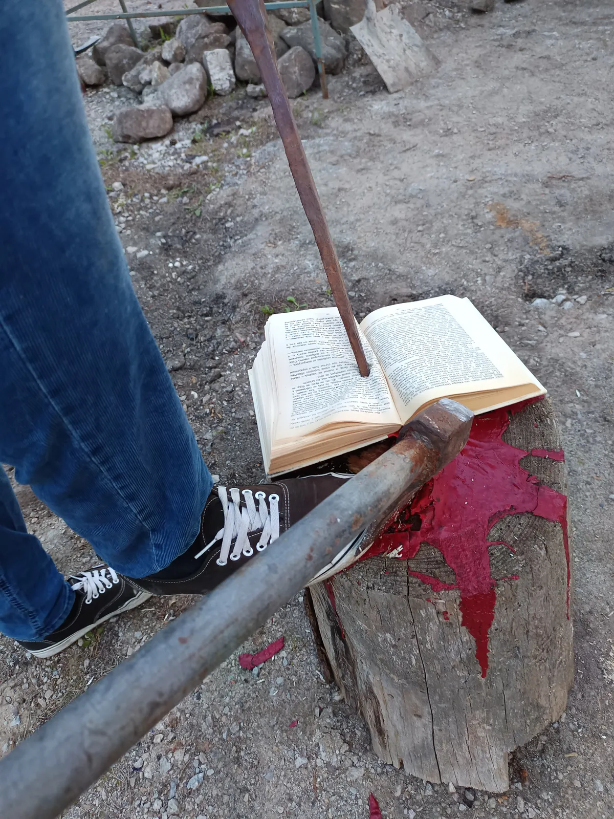 Один удар пикой, и книгу Максима Горького тоже постигла печальная участь.