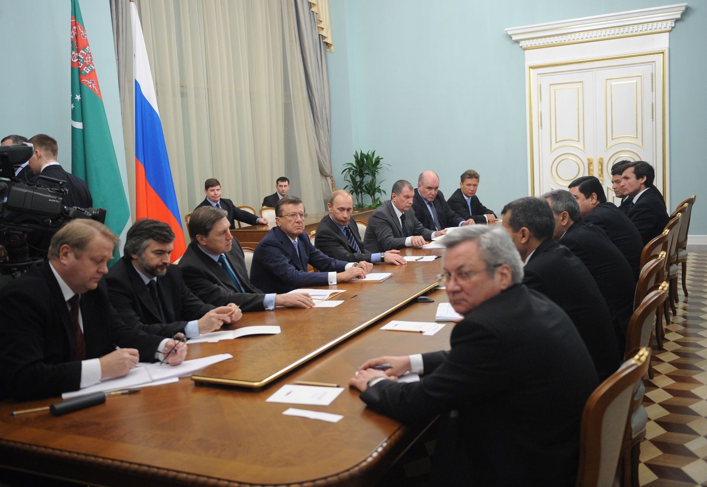 Türkmenistani president Kurbangulõ Berdõmuhhamedov käis suure delegatsiooniga Moskvas alles kuu aja eest.