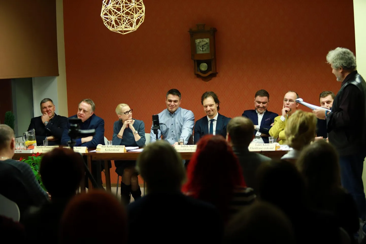 Lääne-Virumaalt riigikogusse pürgijad olid Kadrinas küsimuste risttules.
