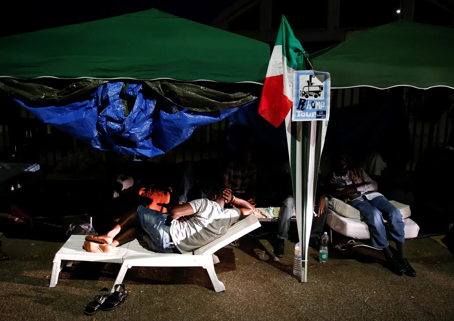 Migrandid Itaalia pealinna Rooma tänavatel.