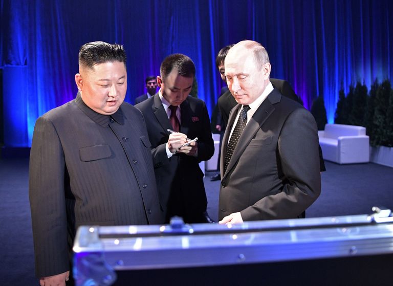 Kim Jong-un ja Vladimir Putin vahetasid pärast kohtumise lõppu kingitusi