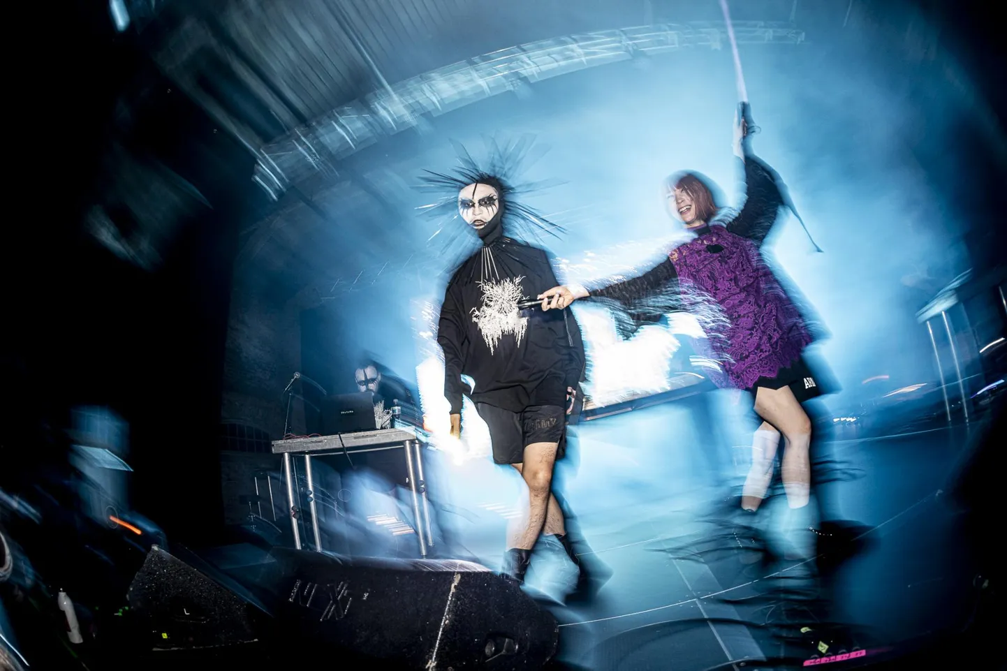 Julmuse teatri vaprad õied Jaapanist: Violent Magic Orchestra miksis techno’t, black metal’it, noise’i ja industrial’i.