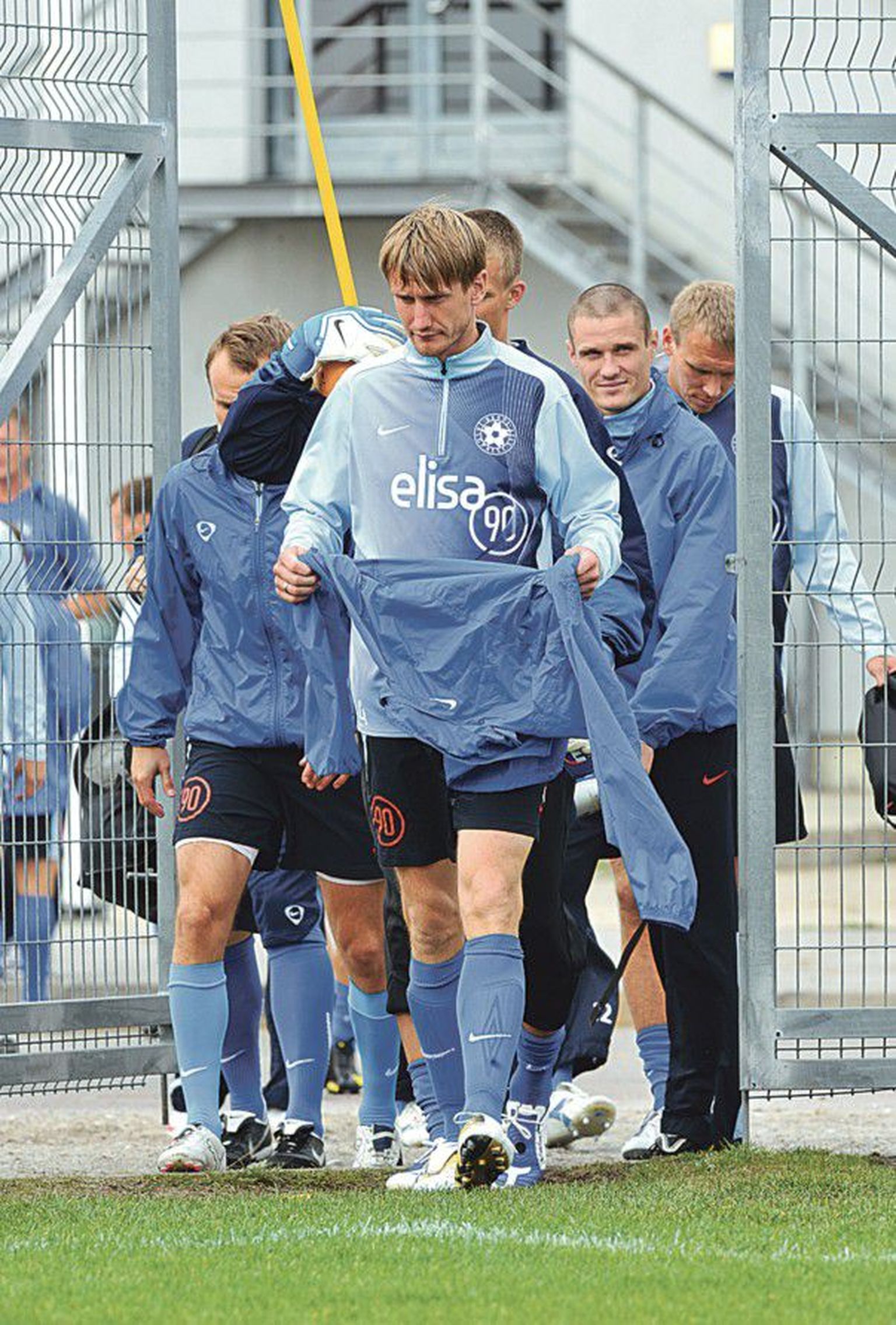 Капитан сборной Эстонии Райо Пийроя (на переднем плане) выйдет играть против сборной Бельгии.