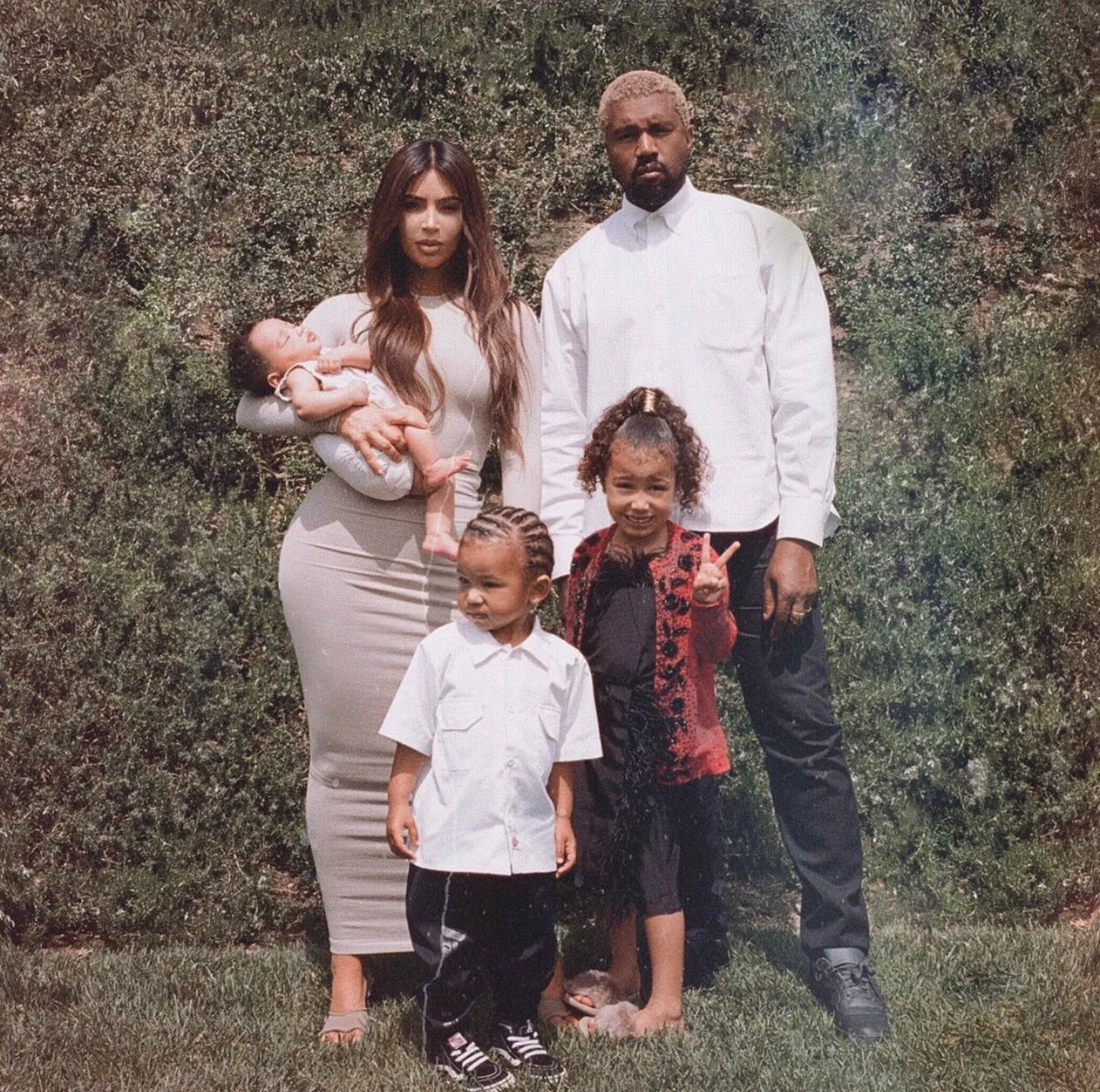 Kim Kardashian, Kanye West ja nende kolm last: Chicago, Saint ja North.