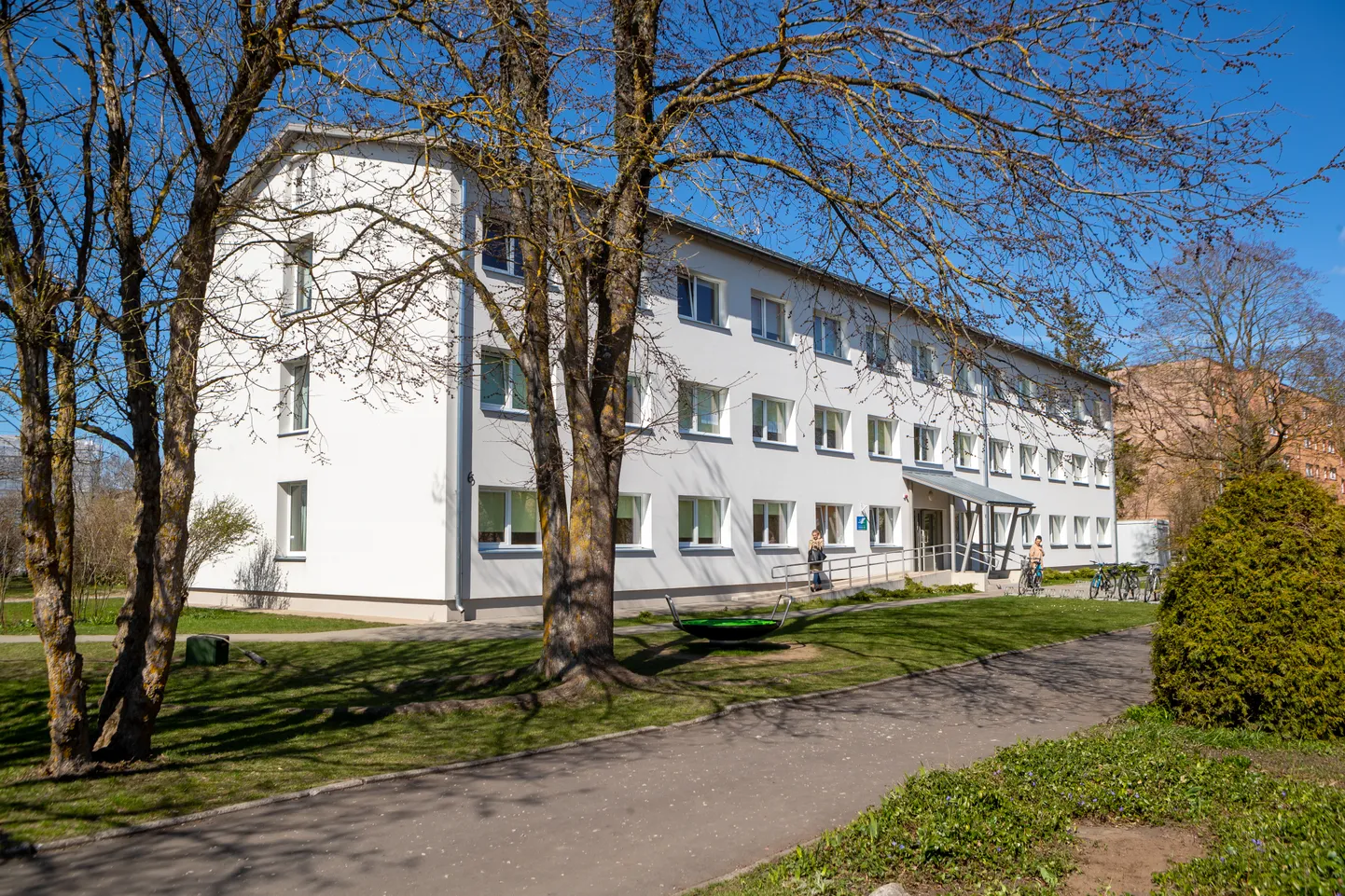 Kingu õppehoone.