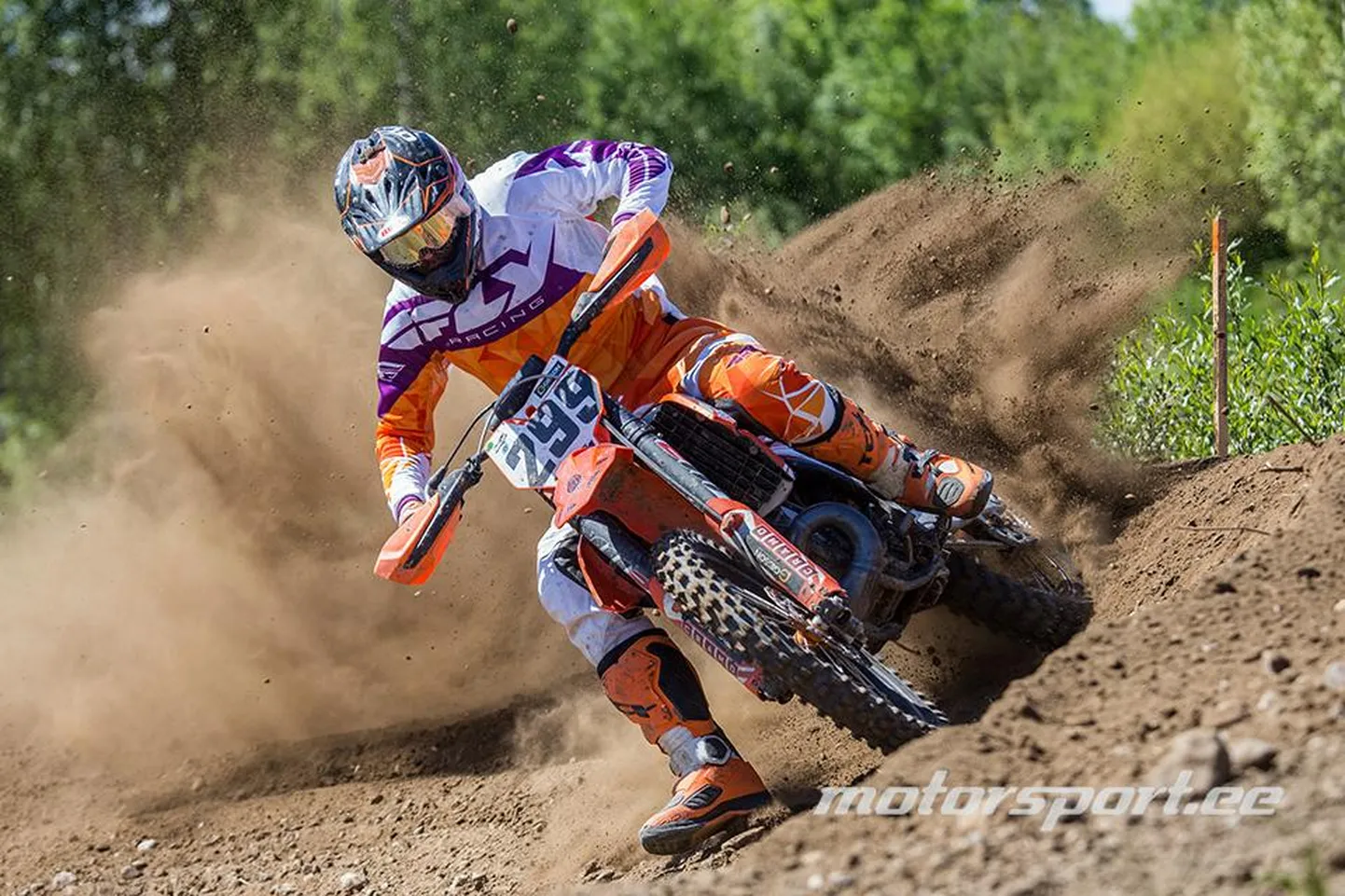 Paikuse motoklubi võidusõitja Hendrik Talviku kihutas Kolmapäevakrossil pjedestaali kõrgeimale astmele.