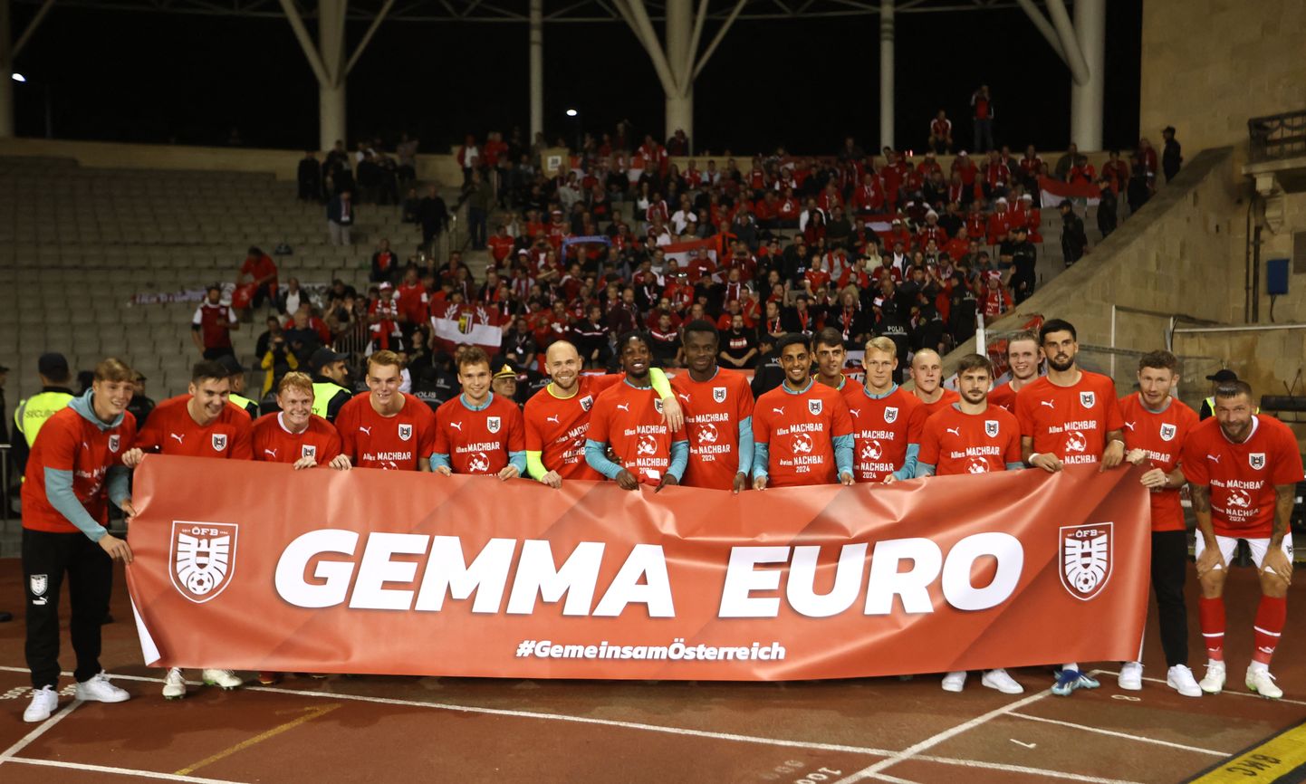 Austria jalgpallikoondis tähistamas EMile jõudmist.