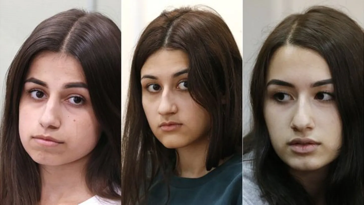 Angelina (vasakul), Maria (keskel) ja Kristina Hatšaturjan (paremal) pussitasid 2018. aastal surnuks oma isa, kes oli neid aastate vältel julmalt kohelnud.