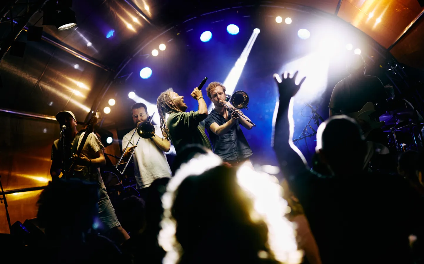 Hollandi diskopungi bänd Bazzookas festivalil Station Narva.