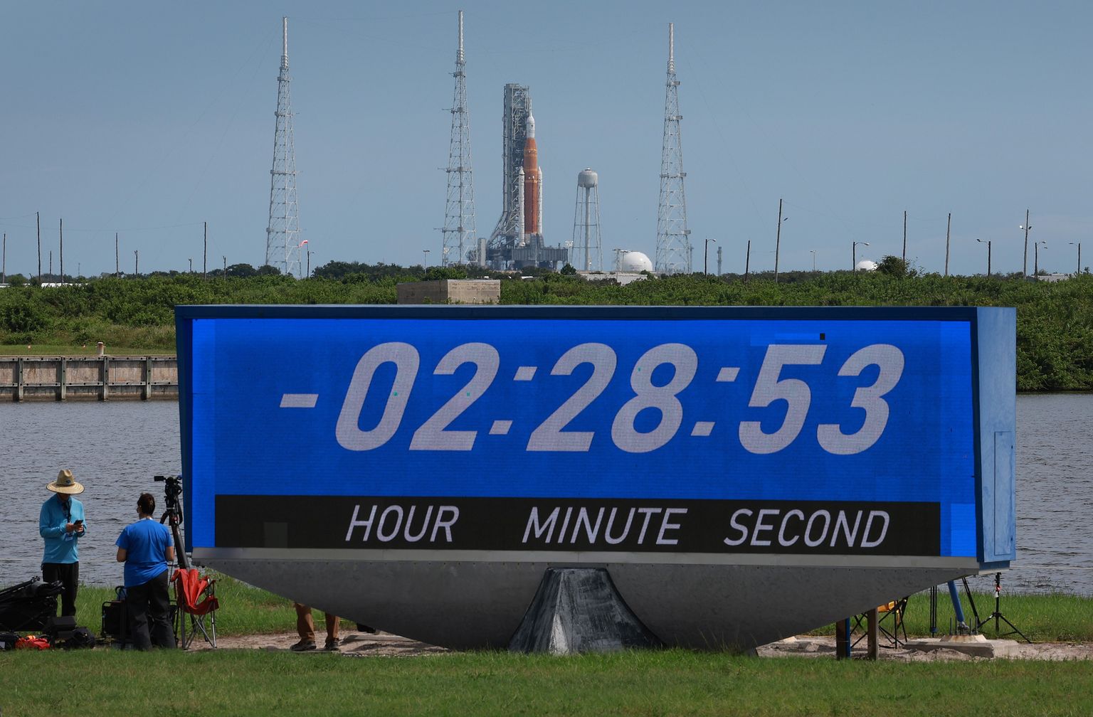 CAPE CANAVERAL, FLORIDA - SEPTEMBER 03: The countdown clock is stopped after NASA scrubbed the launch of the Artemis I rocket from launch pad 39-B at Kennedy Space Center on September 03, 2022 in Cape Canaveral, Florida. NASA scrubbed the second attempt to launch Artemis I due to a hydrogen leak issue. The mission will carry the unmanned Orion space capsule on a 37-day mission into the moons orbit in an effort to return humans to the moon and eventually land crewed missions on Mars.   Joe Raedle/Getty Images/AFP
== FOR NEWSPAPERS, INTERNET, TELCOS & TELEVISION USE ONLY ==