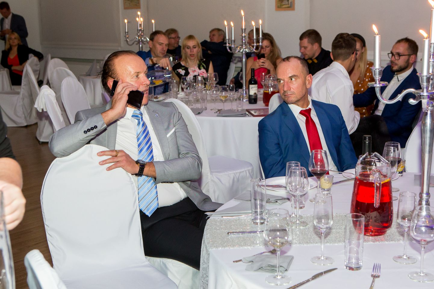 OLEG JA ANDRES SÕNAJALG neljapäeva õhtul Saaremaa valla parimate ettevõtjate austamisüritusel.
