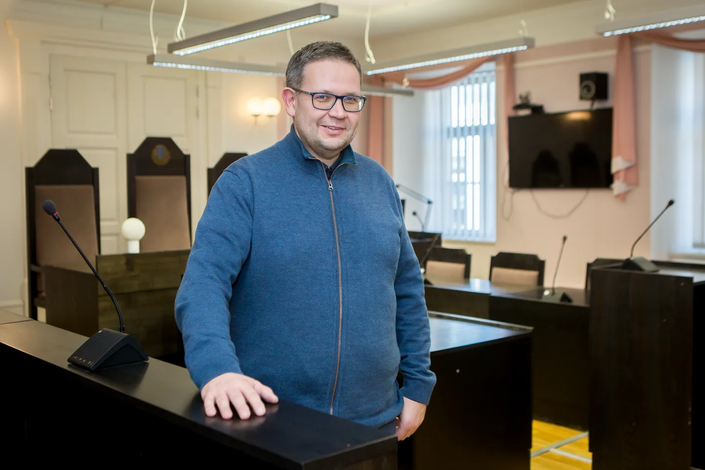 SUVEL SAAREMAAL: Oma sünnikodus püüab Villu Kõve käia regulaarselt, et sealset majapidamist korras hoida, kuid ajanappuse tõttu see ülearu hästi ei õnnestu. Pikemalt saab kodusaarel viibida vaid suviti.