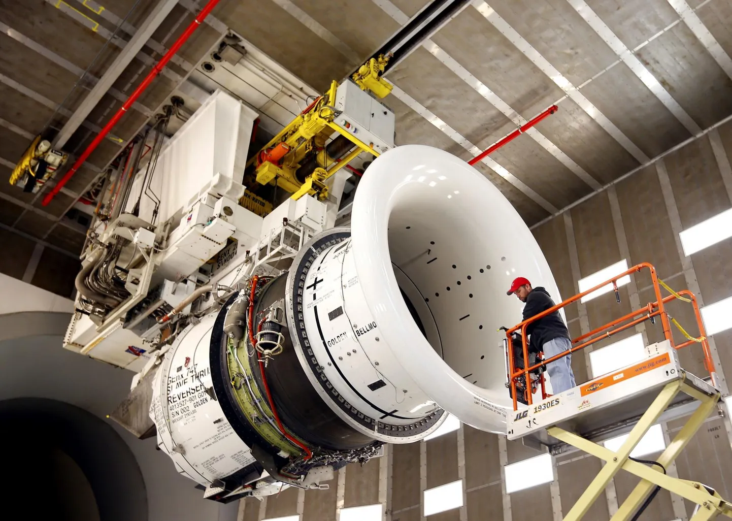 General Electricu tulusaim osa on lennutööstusäri, tulevase nimega GE Aerospace. Kui enne koroonakriisi kasvas lennureisiijate arv viis protsenti aastas, siis GE lennukimootorite müük suurenes kuus protsenti aastas.