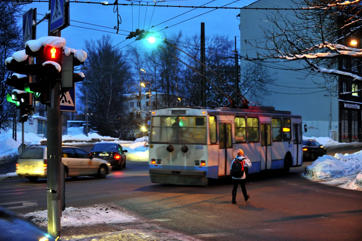 Noored tunnevad pidudelt tulles puudust ühistranspordist.