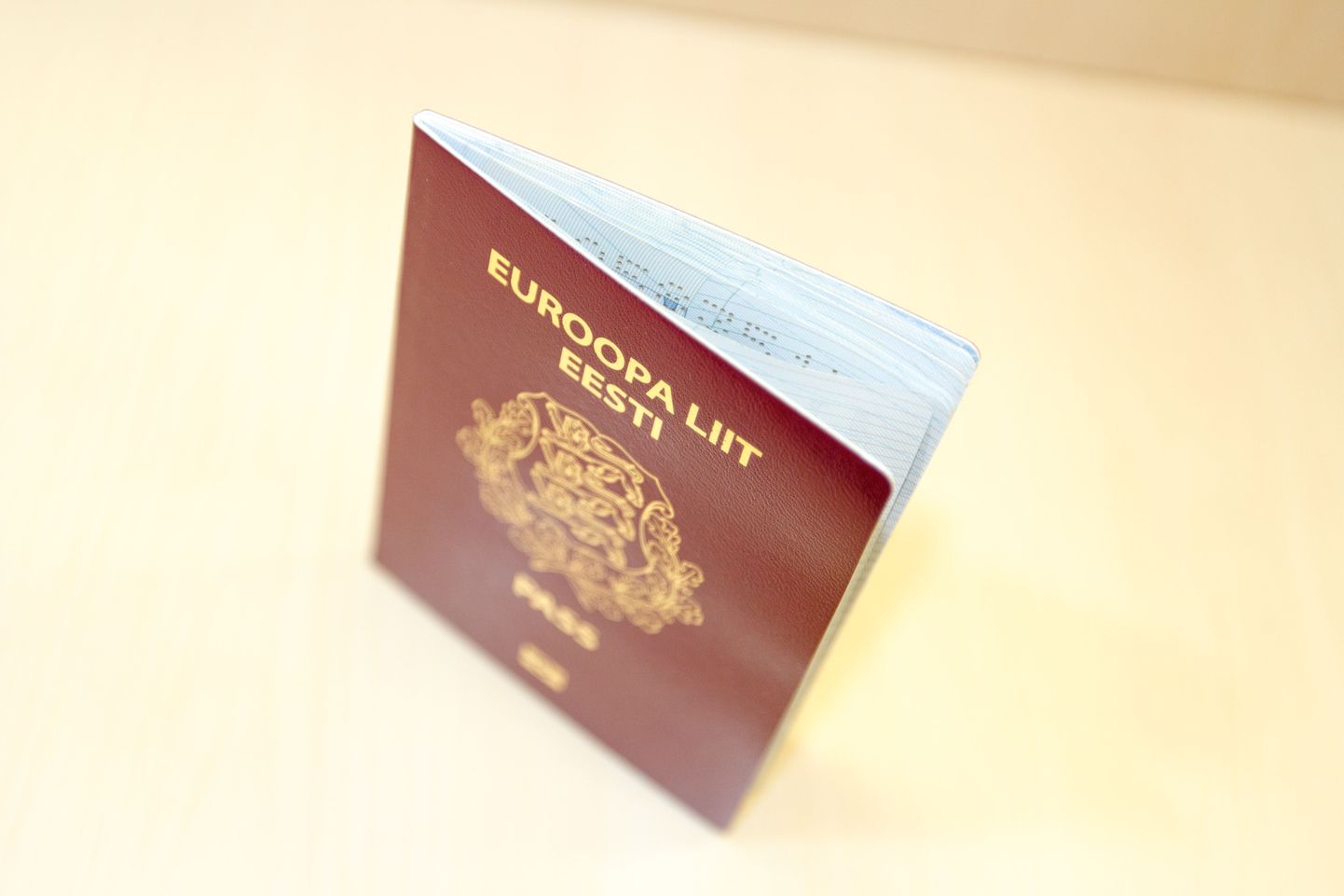 Eesti kodaniku pass. Foto on illustreeriv.
