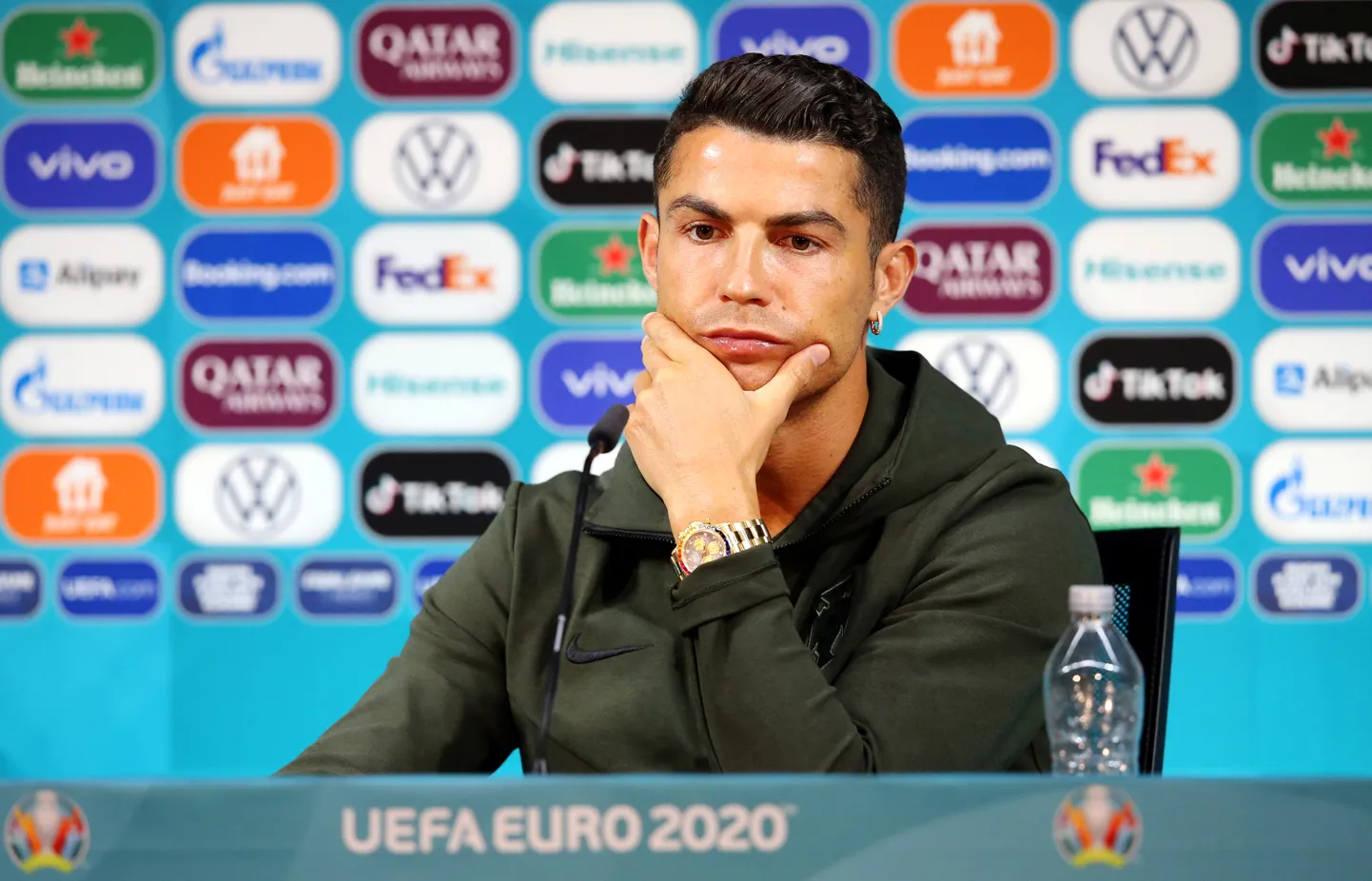 Cristiano Ronaldo mängueelsel pressikonverentsil.