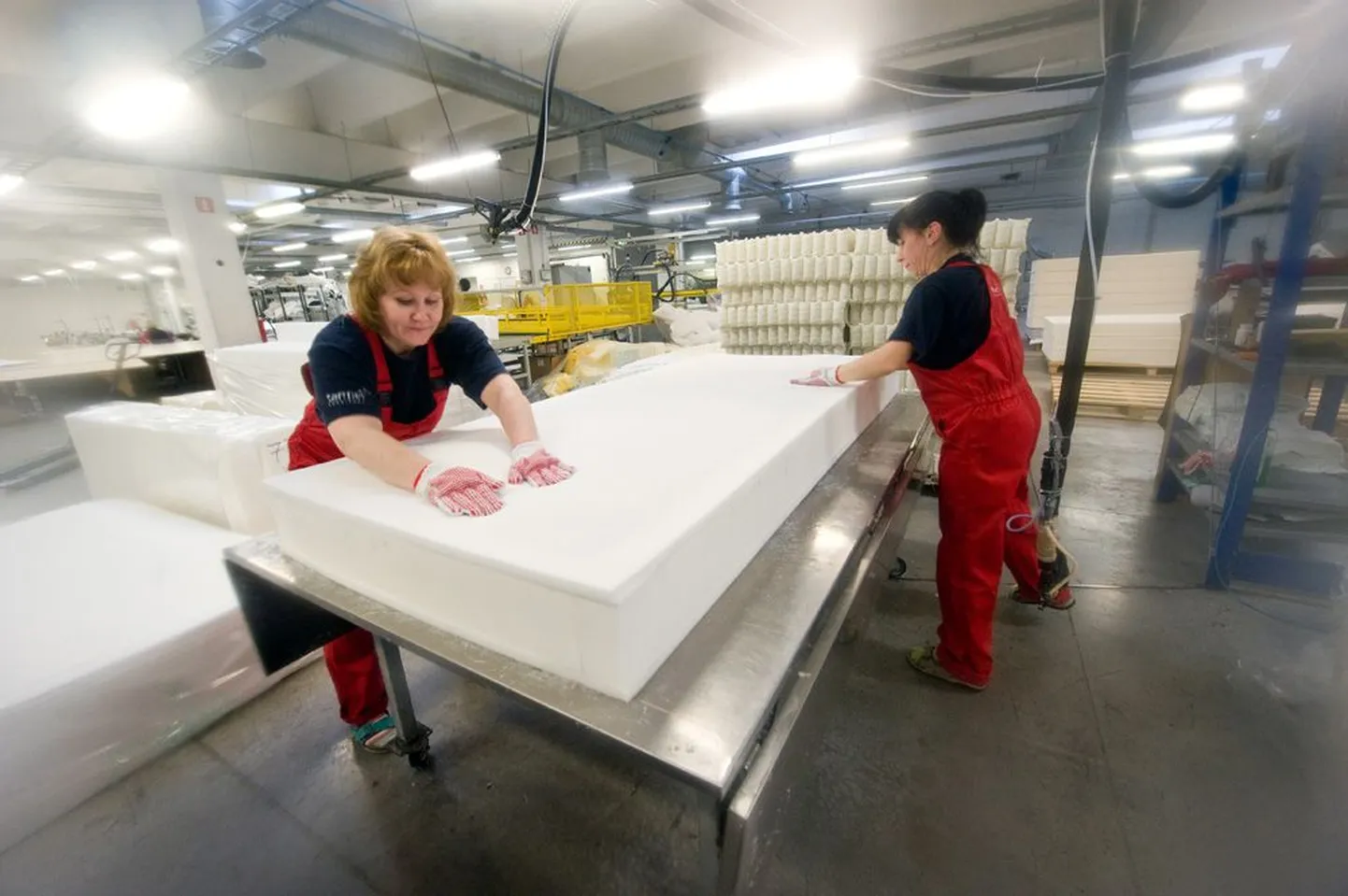 Vedrumadratsite, kušettide ja voodite tootmisele keskendunud Tarmel Furniture ekspordib välismaale ligi 90 protsenti toodangust.