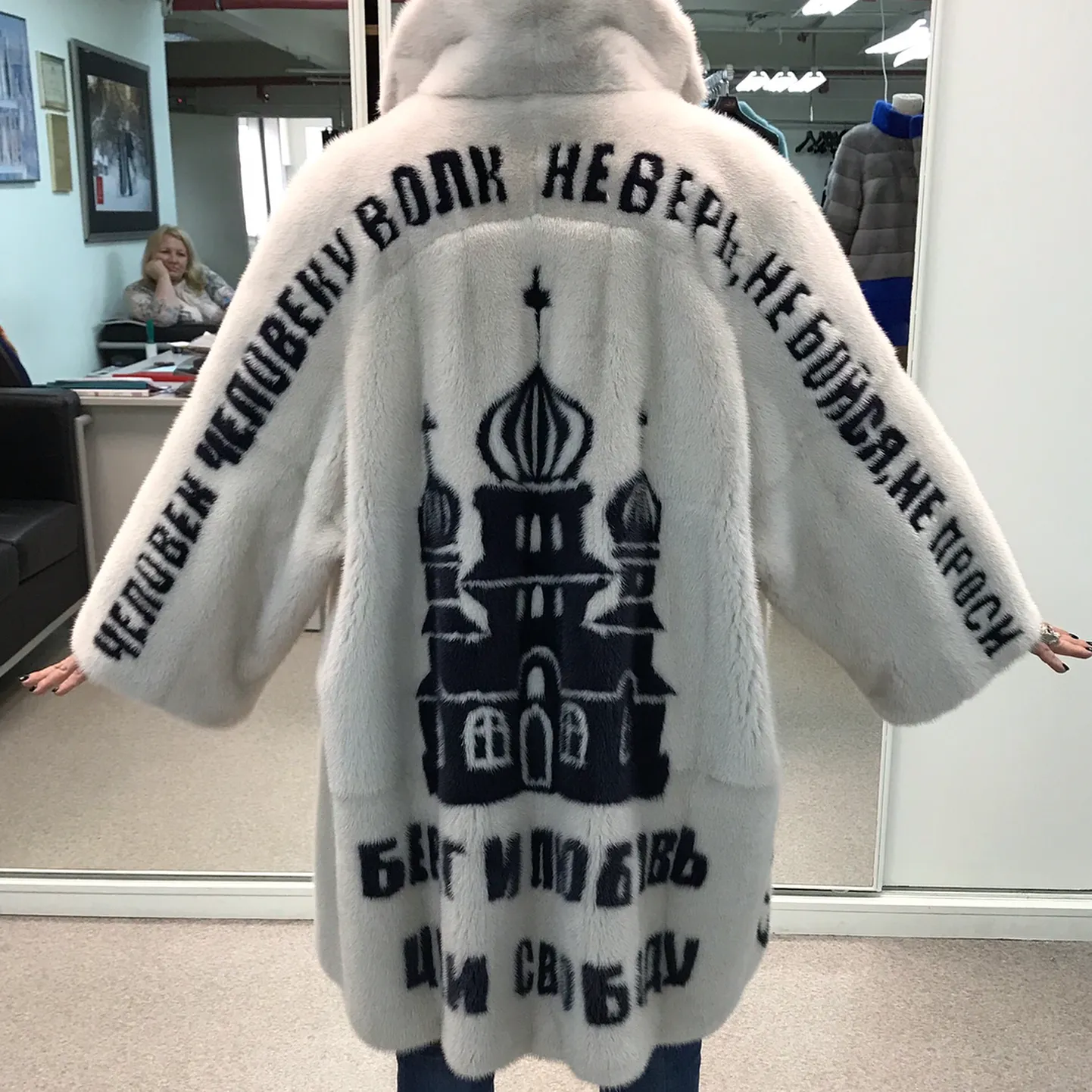 Белоснежное норковое пальто от бренда «Меха Екатерина»