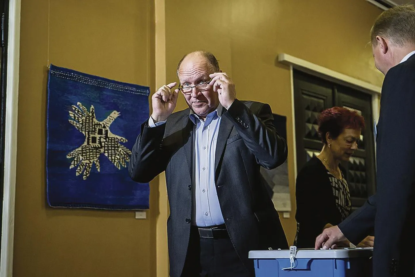 Mart Helme pärast hääletamist riigikogu valimisvoorus. TNS Emori küsitluse järgi on tema toetus praegu umbes kuus protsenti, aga erakonnal on kindel plaan oma esimees valimiskogus kandideerima saata.