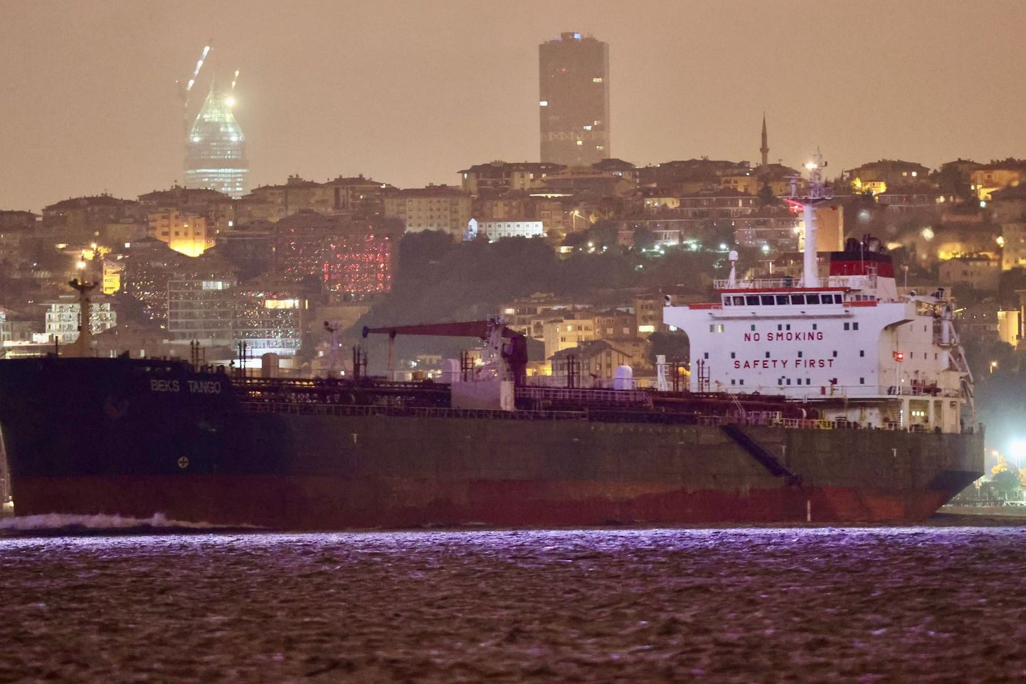 Laev, mis kuulub Beks Ship Managementile, mis aitab Venemaal naftat vedada.