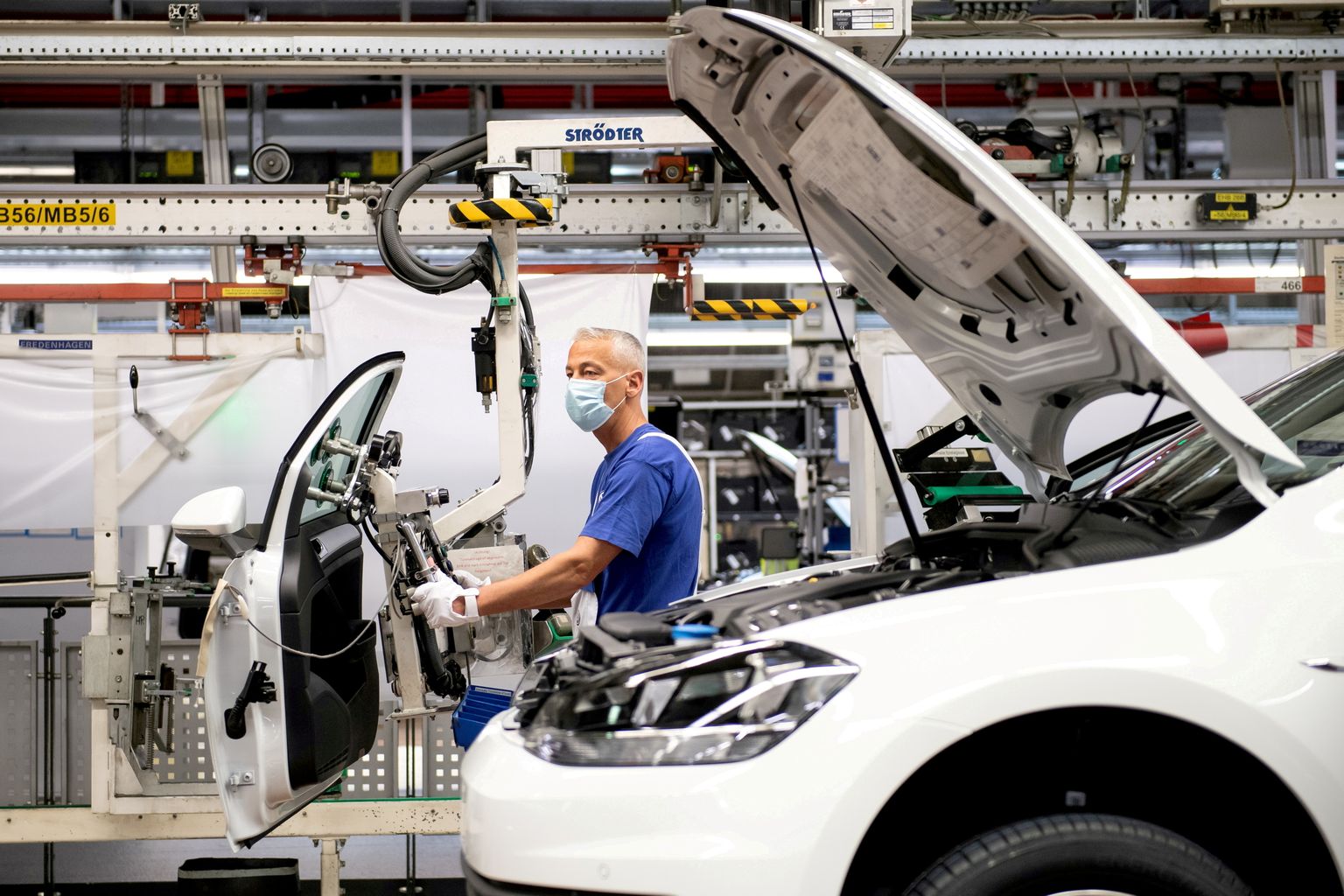 Euroopa suurim  autotehas  Saksamaal Wolfsburgis, kus toodetakse Volkswageni autosid.
