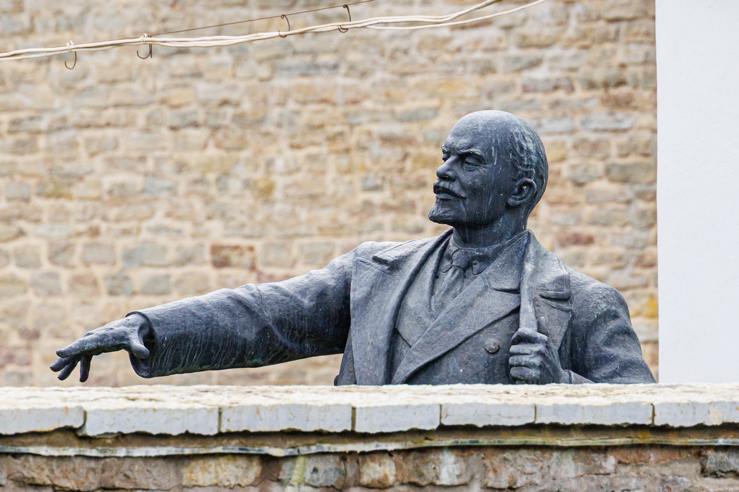 Selle nädalani seisis Narva linnusehoovis Lenini kuju.