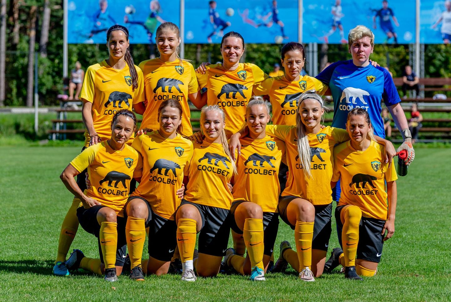 Lõppenud hooajal naiste teises liigas teise koha saavutanud Pärnu Vapruse jalgpallinaiskonnale avanes võimalus uuel hooajal lüüa kaasa kõige kõrgemal liigatasemel.