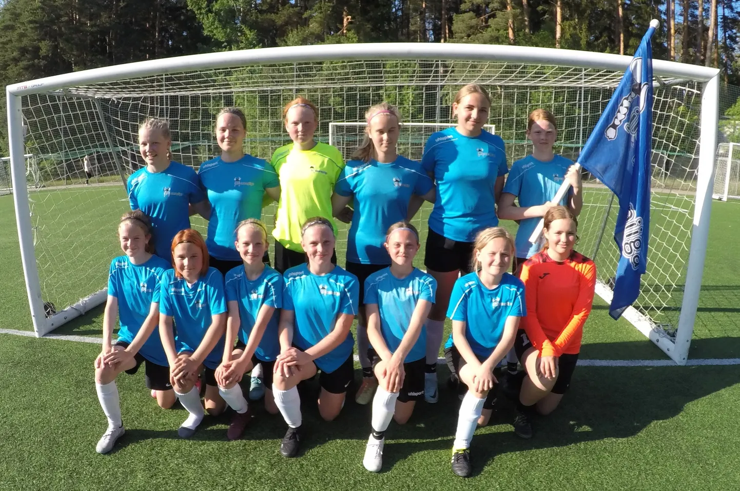 JK Saarepiiga koosseis: Liisa Brit, Kätrin, Meele, Grete, Saskia, Eva Kätliin, Melissa, Emma Liisi, Karolin, Getter, Renate, Marie Rebecca ja Nora.