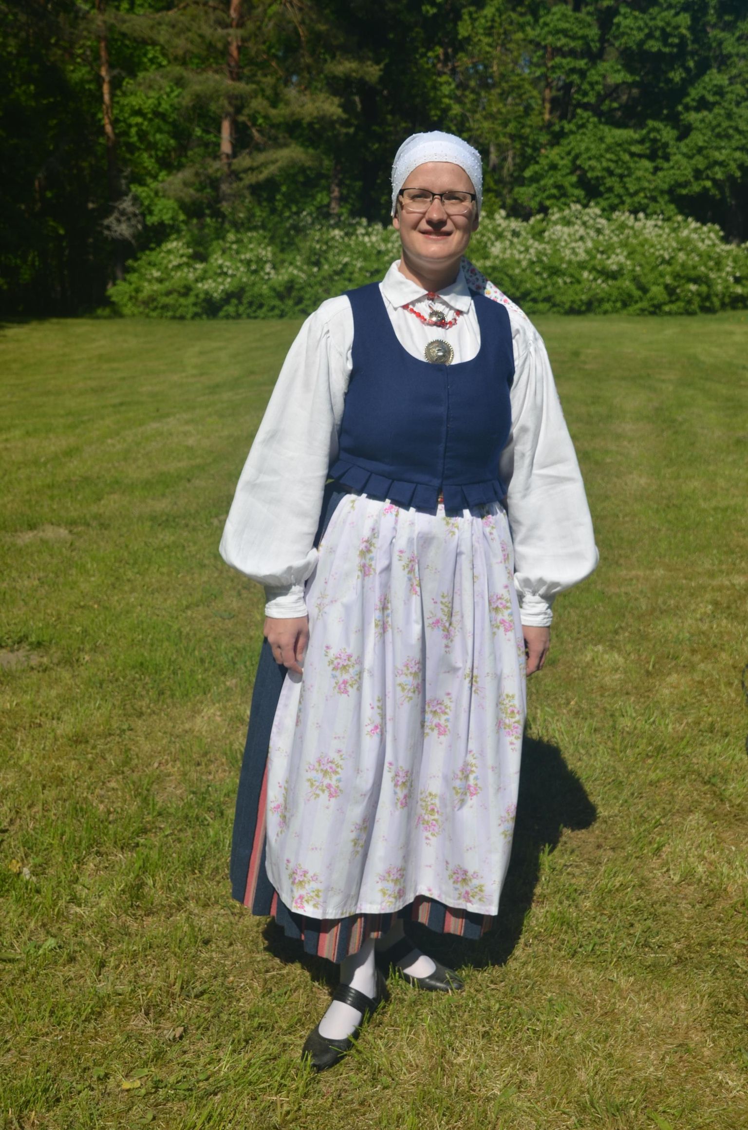 Eesti rahvakultuuri keskuse Tartumaa rahvakultuurispetsialisti Kati Grauberg-Longhursti arvates on oluline rahvatantsurühmade juhendajate senist palgasüsteemi ühtlustada.