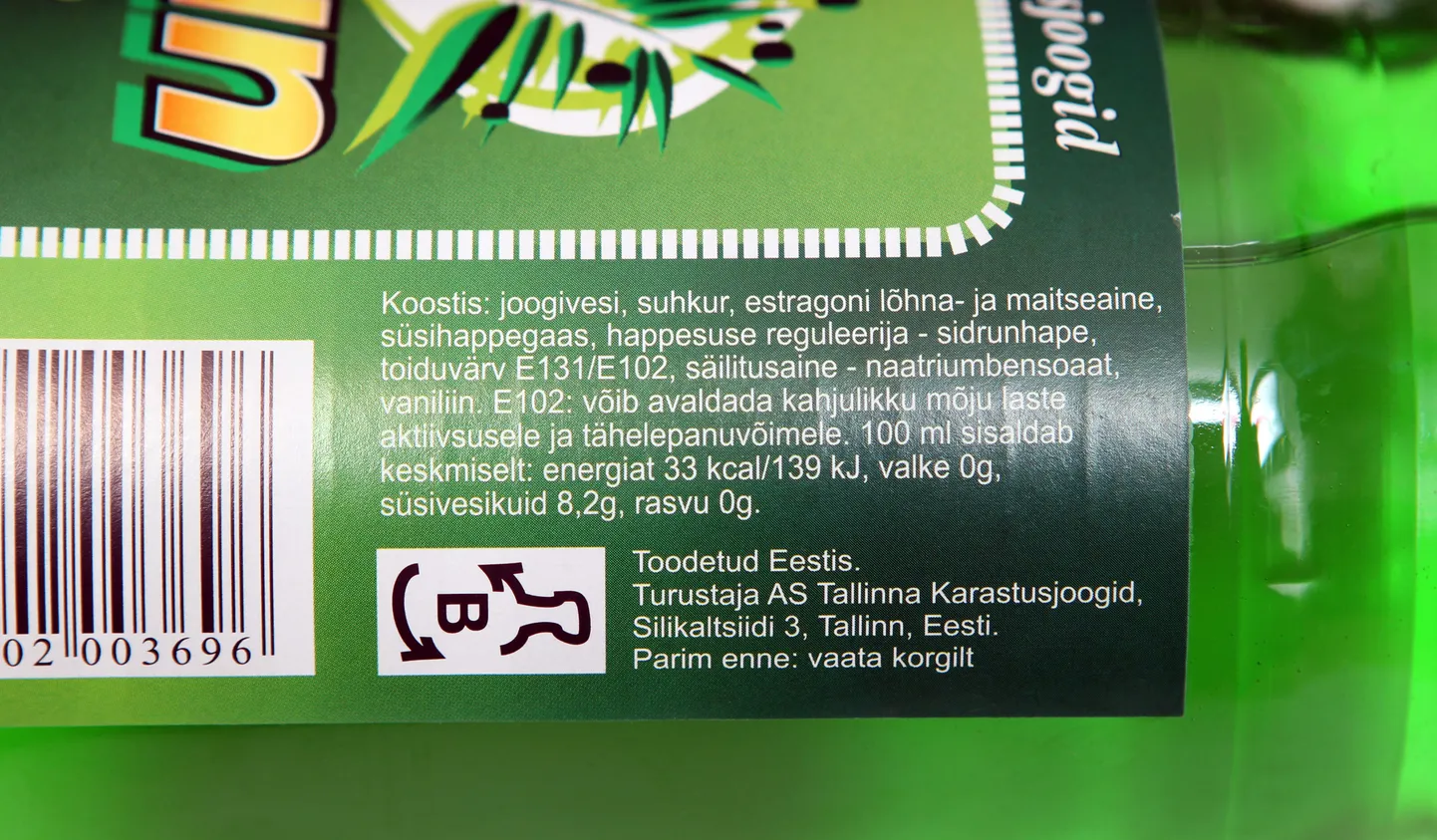 Limonaadile Tarhun erksat rohelist värvi andvat tartasiini pole tootja seni suutnud millegi looduslikumaga asendada. Hoiatus, et see võib laste käitumisele mõju avaldada, on pakendil kenasti olemas.