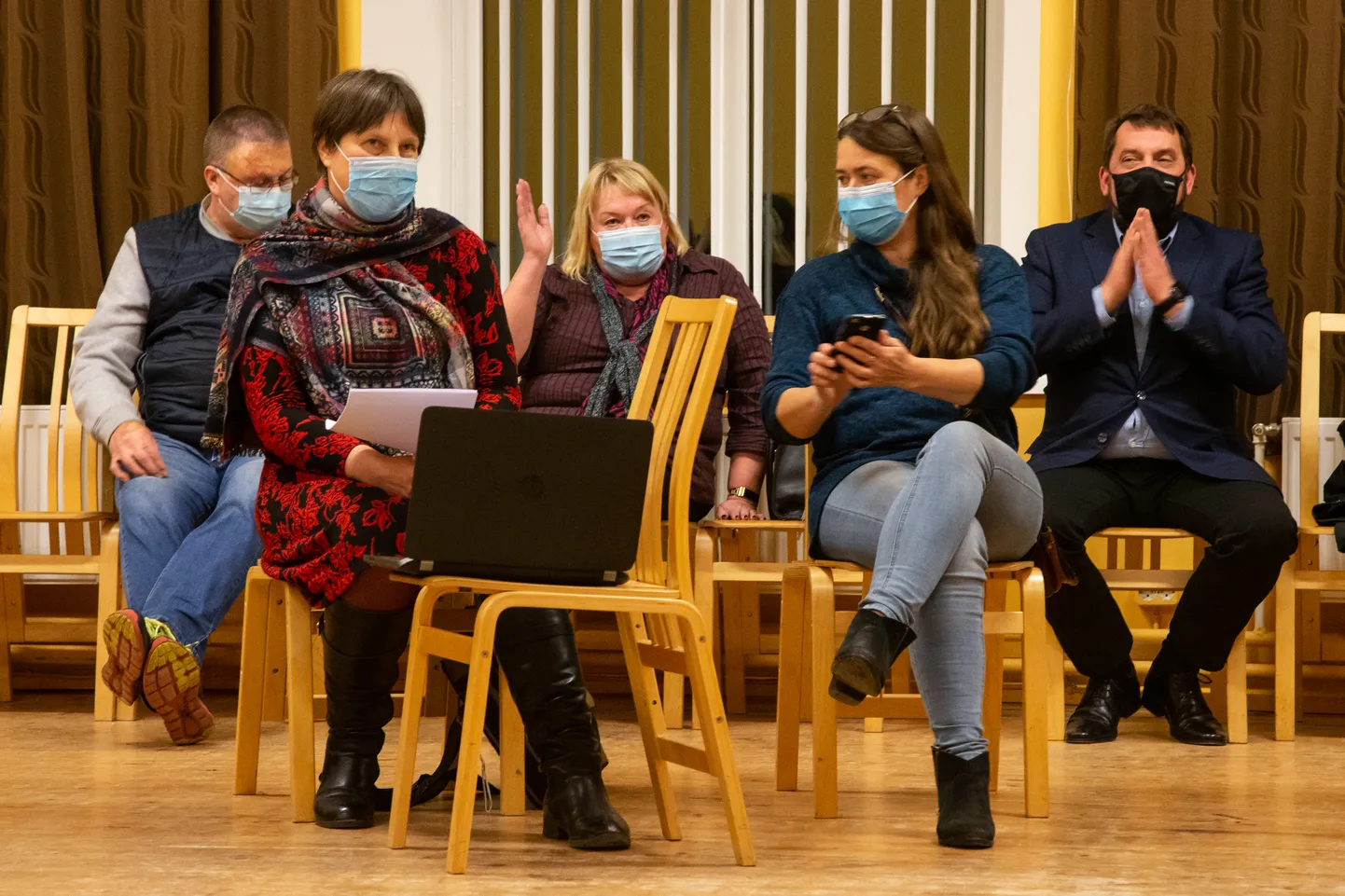 Жители деревень Люганузе и Матка четыре года пытаются помешать открытию по соседству с ними известнякового карьера в Мурру; к сожалению, их обоснований недостаточно, на взгляд выдающего разрешения на добычу.