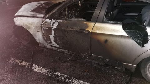 Машину молодой семьи подожгли прямо на парковке у дома: это было только начало их мучений