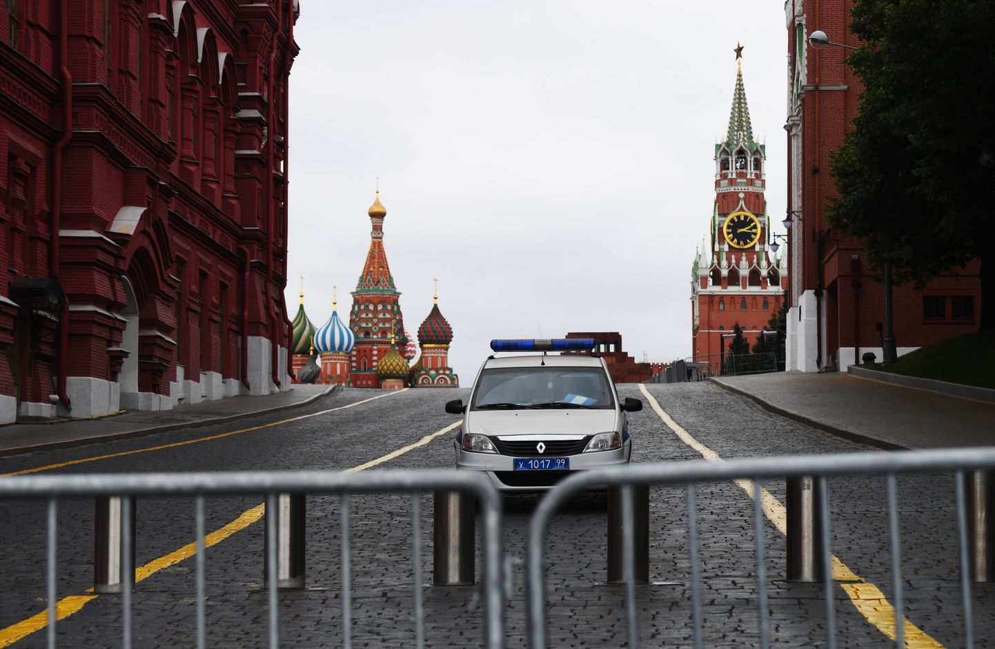 Laupäeval suleti ettevaatusabinõuna Moskvas Punane väljak, mille lähedal asuvad Vene valitsushooned