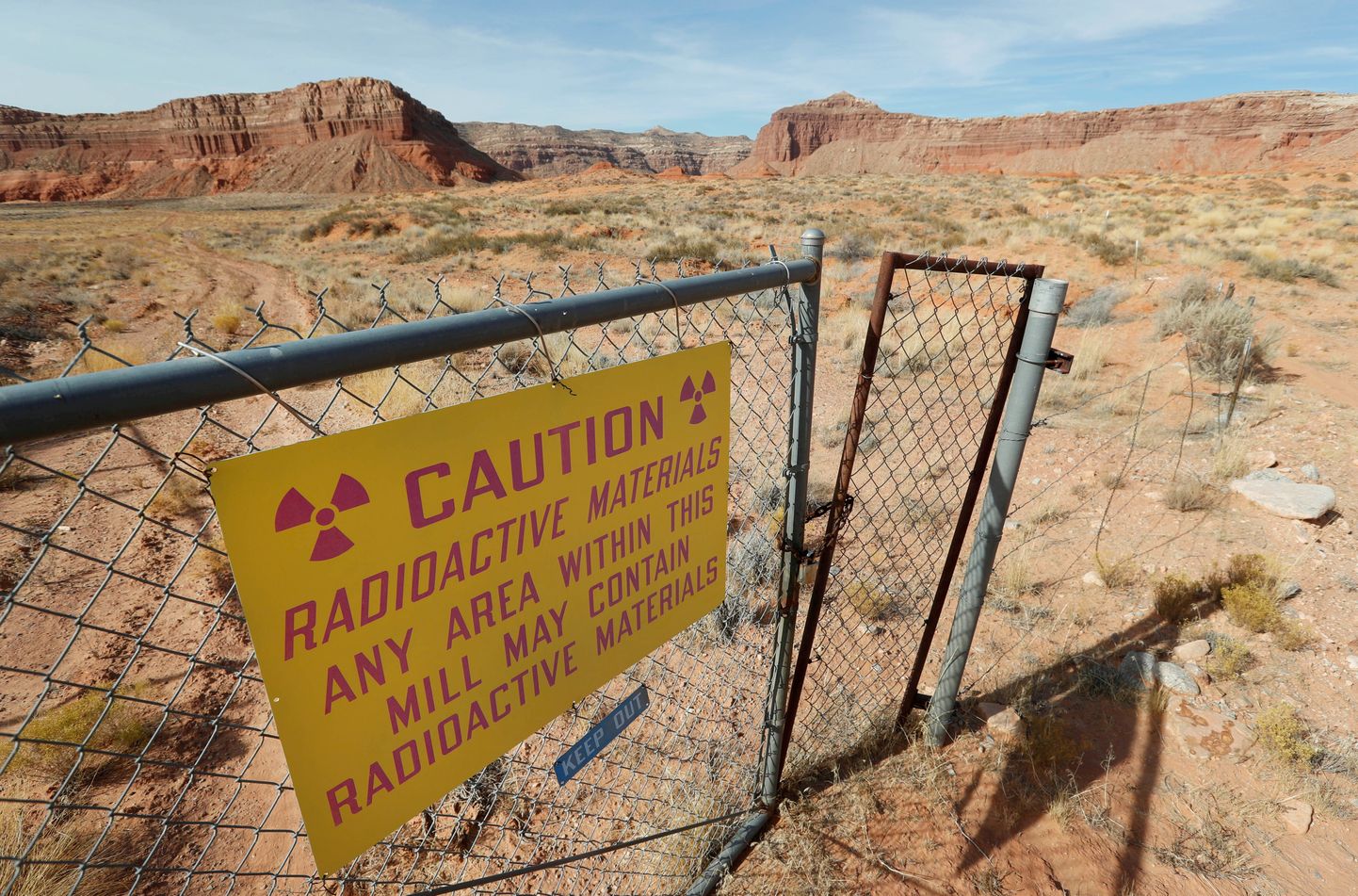 Hoiatussildid Utah' osariigis asuva uraanitehase lähedal.