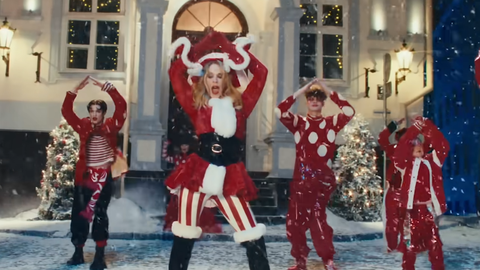 VIDEO ⟩ Kailija Minoga jaunāko video filmējusi Rīgā. Producenti pastāsta, kāpēc superzvaigzne izvēlējās tieši Latviju