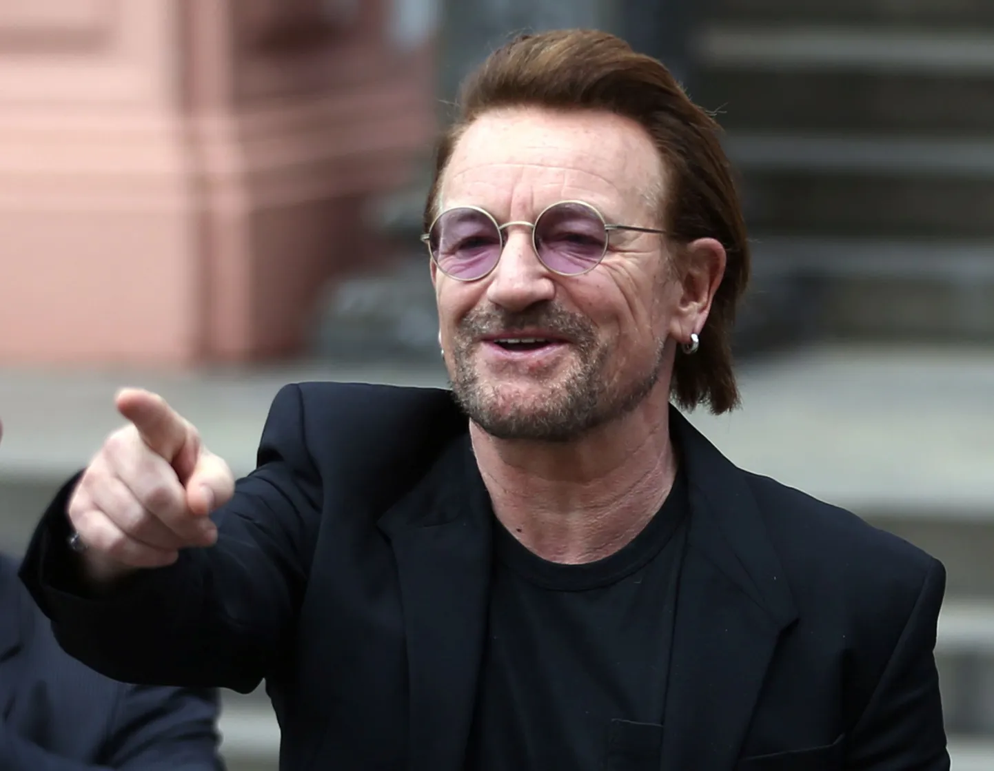 Laulja Bono.