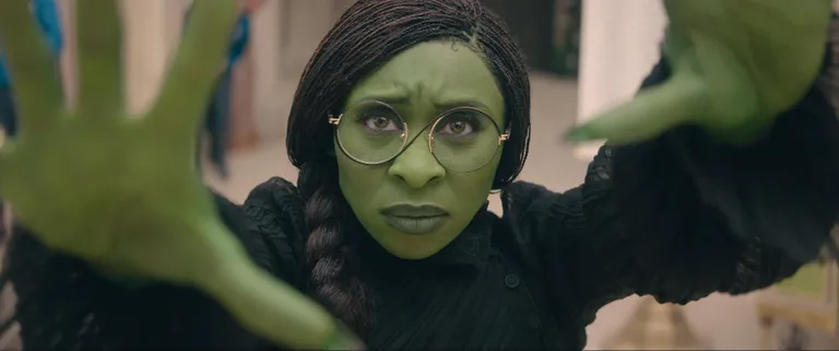 Cynthia Erivo muusikalis «Wicked», mis viib vaatajad Ozi kirevasse maailma.​