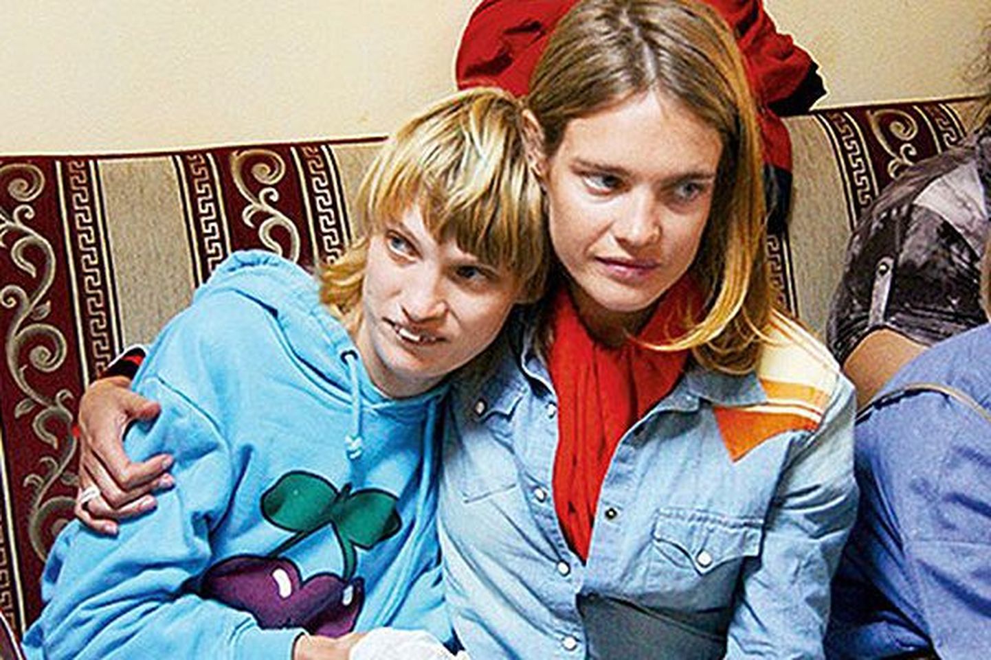 Наталья Водянова и ее младшая сестра.