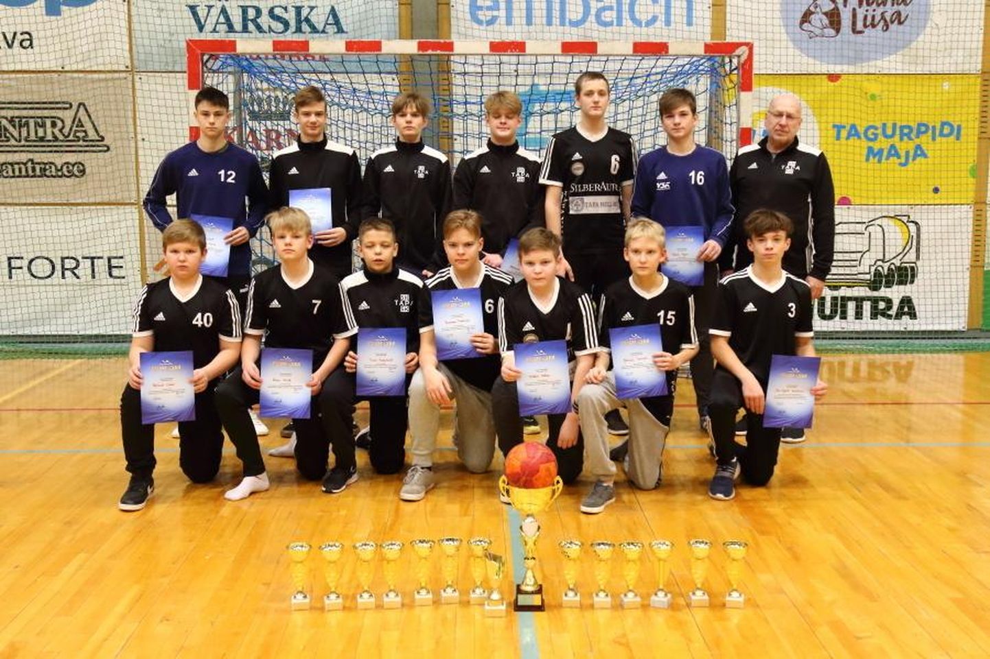 Spordiklubi Tapa/Tapa Valla Spordikooli C-klassi poiste pingutused Eesti karikavõistluste finaalturniiril tasuti teise kohaga.