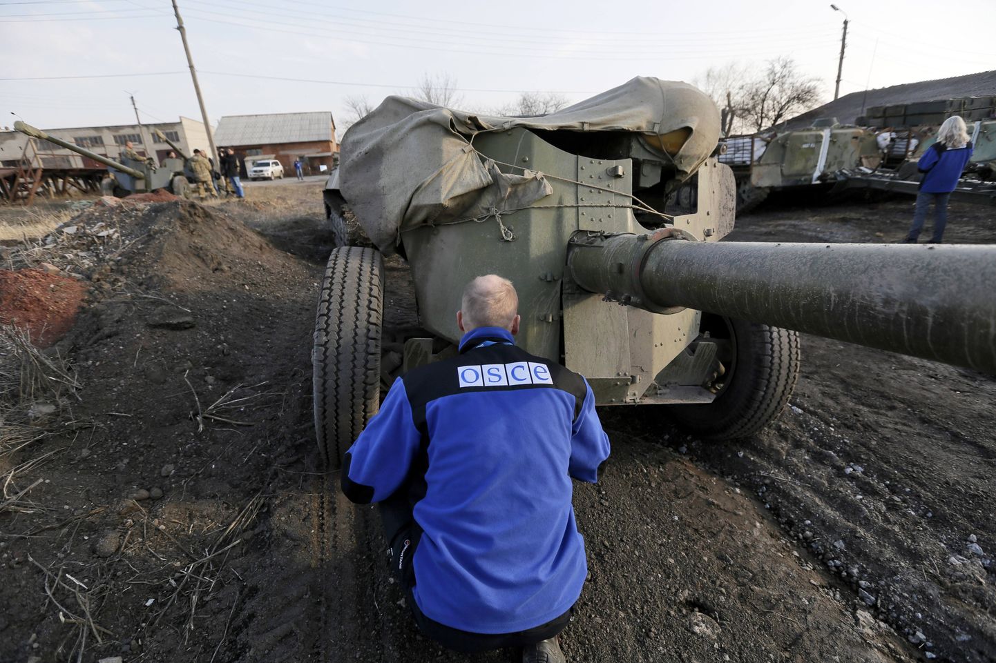 OSCE vaatleja Ida-Ukrainas Druživkas. Suurriikide juhid rõhutasid vajadust suurendada OSCE monitooringutegevust konfliktipiirkonnas.