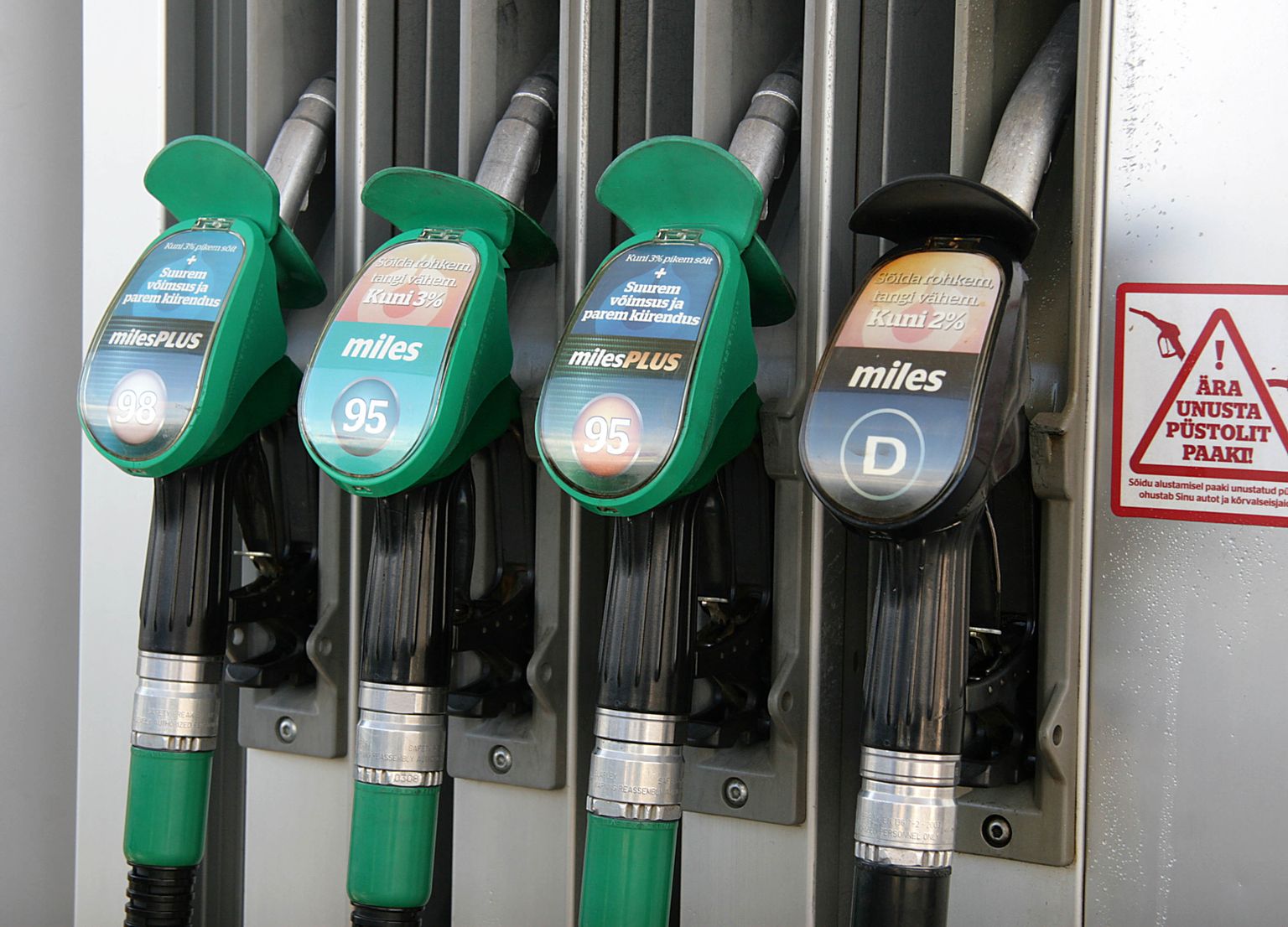 Опустить цену литра бензина ниже двух евро невозможно без снижения текущих цен на мировом рынке.