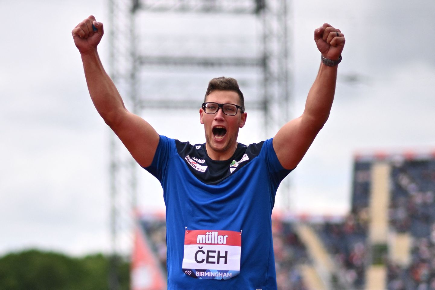 Kristjan Čeh rõõmustamas 
tänavu mais Birminghamis 
visatud isikliku rekordi 71.27 üle. Jürgen Schulti maailmarekordist lahutab teda nüüd alla kolme meetri.