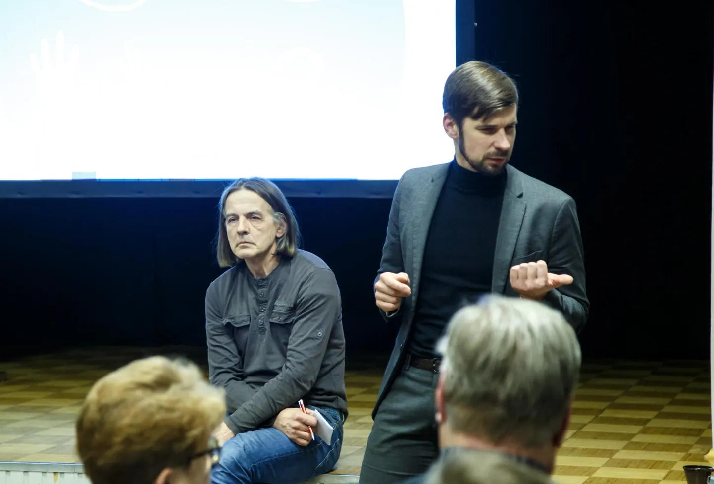 Andrus Lepikov ja vallavanem Maido Ruusmann pidasid maha tõsise debati.
