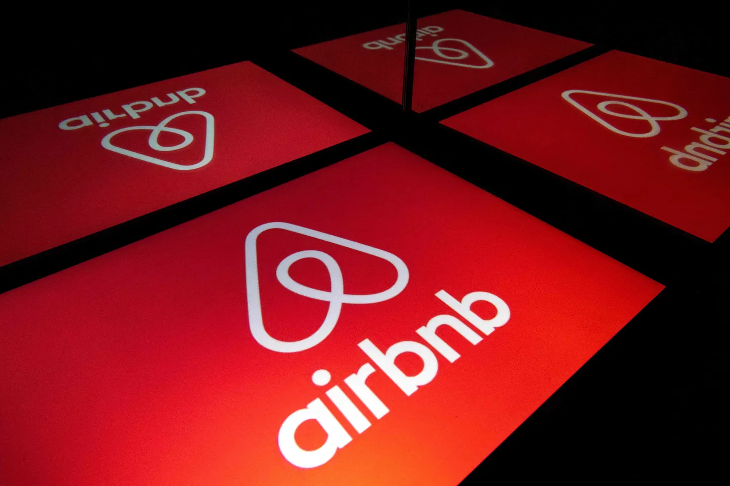 Airbnb logo