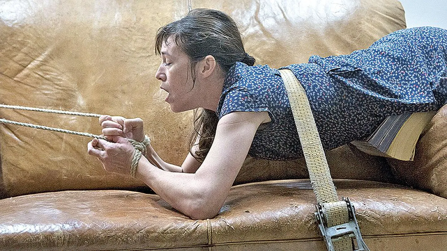 Siin ei aita enam mingid turvasõnad. Joe (Charlotte Gainsbourg) aktsioonis.