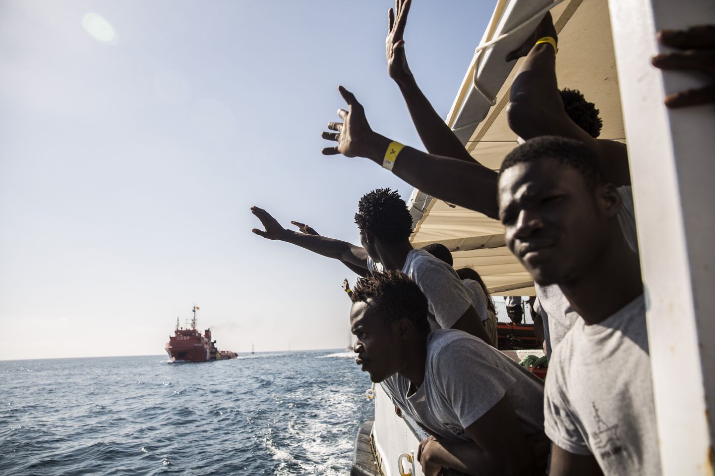 Migrandid laevaga teel.