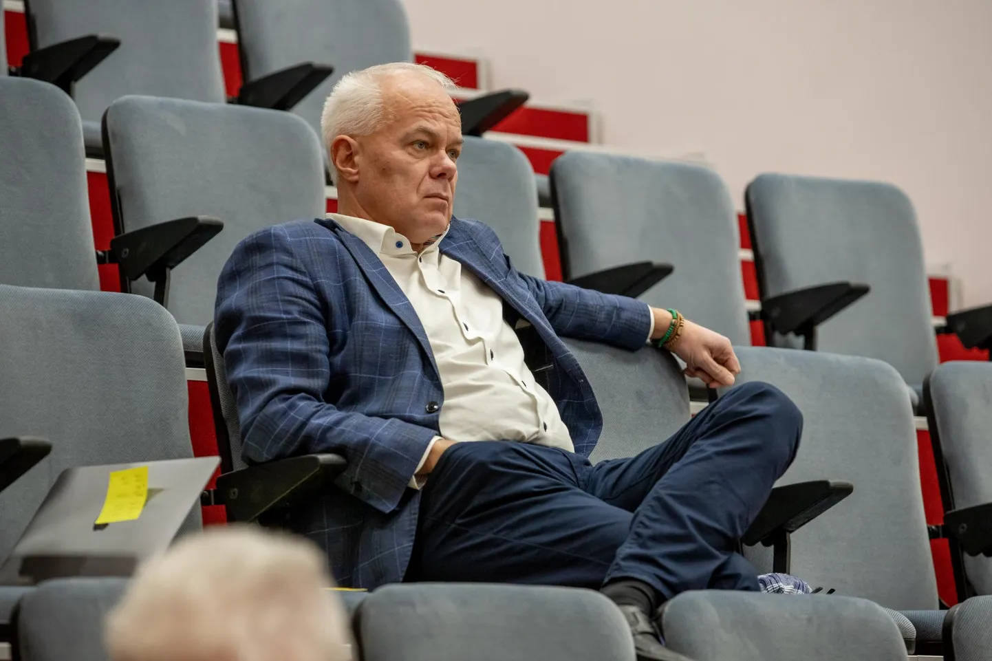 “Olen teatud reservatsioonidega silla poolt, ent kategooriliselt vastu ehitada sild vaid linna raha eest, ignoreerides väga olulisi sisulisi probleeme,” kirjutab Toomas Kivimägi Pärnu kolmanda silla teemal.