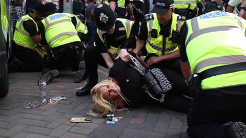 Briti valitsus: vägivaldsed protestijad maksvad tehtu eest kõrget hinda